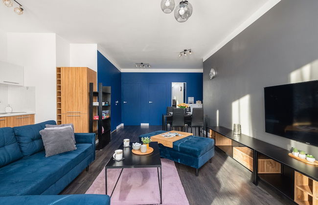 Mysterious Blue Apartment by Renters - Photo 23