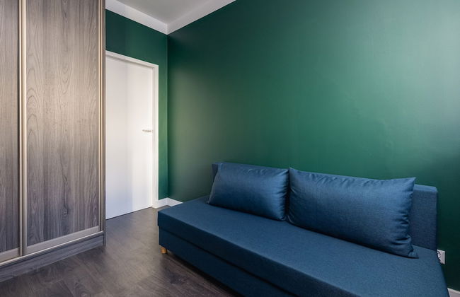 Mysterious Blue Apartment by Renters - Photo 4