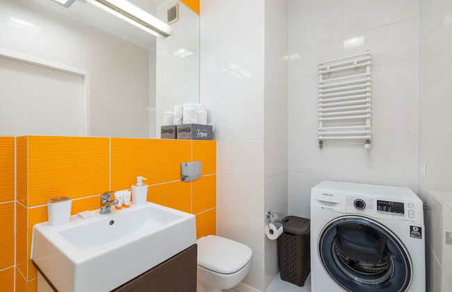 Mysterious Blue Apartment by Renters - Photo 32