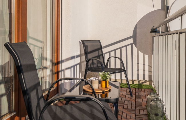 Mysterious Blue Apartment by Renters - Photo 28