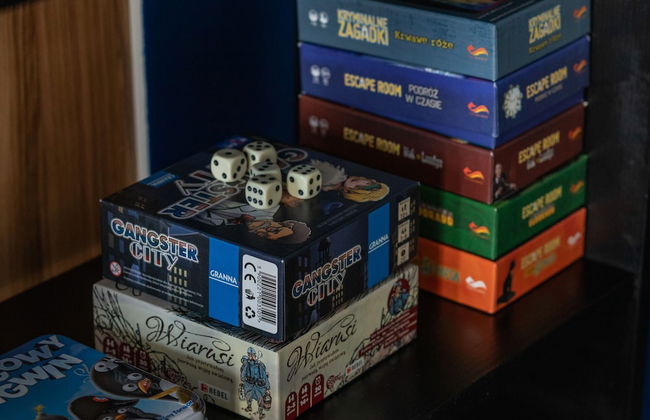 Mysterious Blue Apartment by Renters - Photo 38