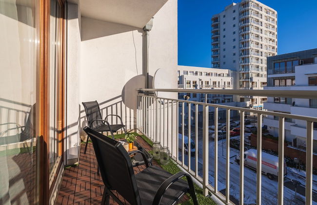 Mysterious Blue Apartment by Renters - Photo 43