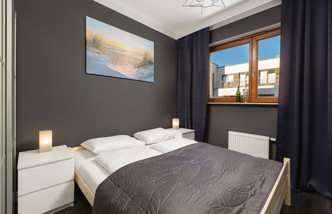 Mysterious Blue Apartment by Renters - Photo 9