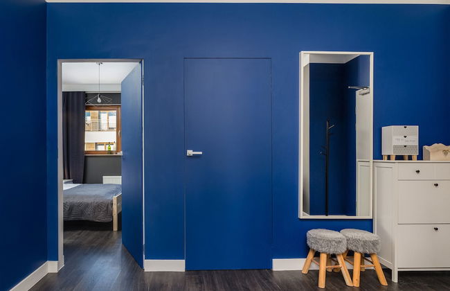 Mysterious Blue Apartment by Renters - Photo 47