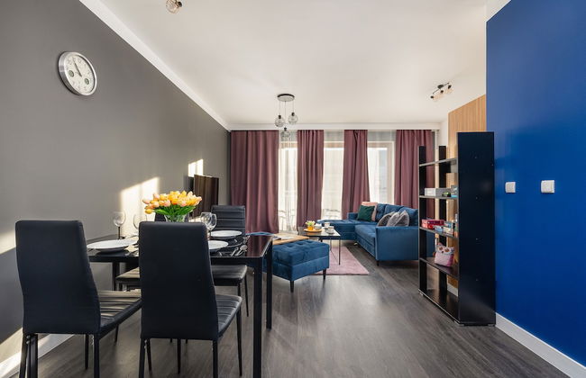 Mysterious Blue Apartment by Renters - Photo 20