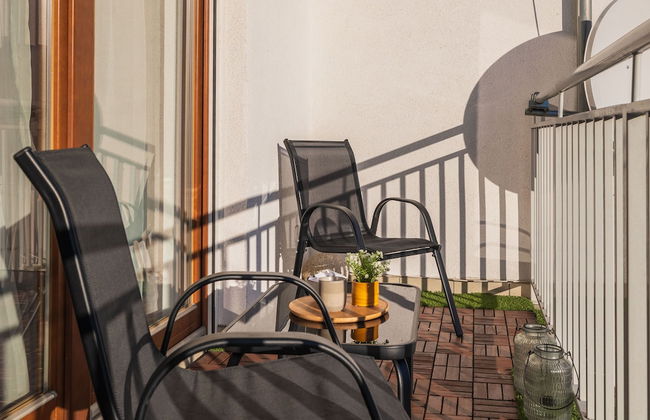 Mysterious Blue Apartment by Renters - Photo 29