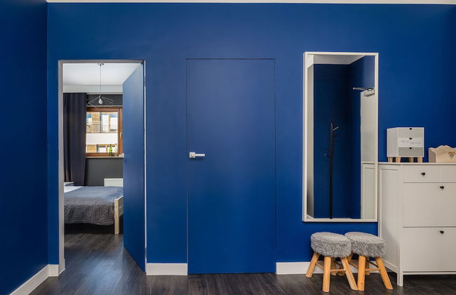 Mysterious Blue Apartment by Renters - Photo 26