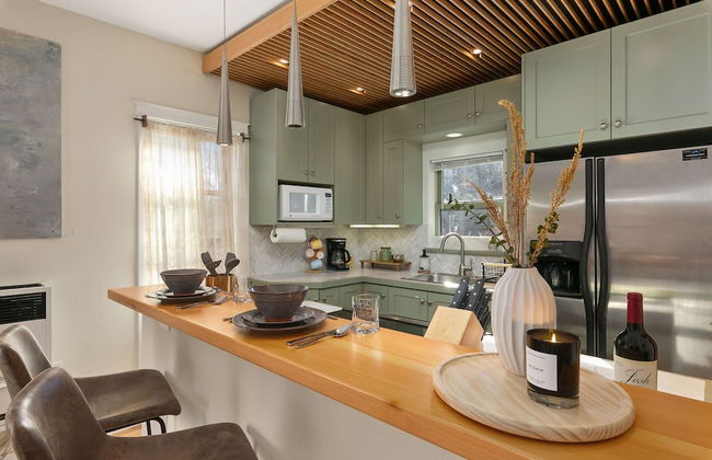 Lavish Retreat in Old Town - Walk Everywhere! - Foto 9