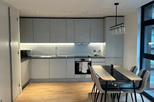 Foto 9 - Exquisite 2-bed Apartment in Central London