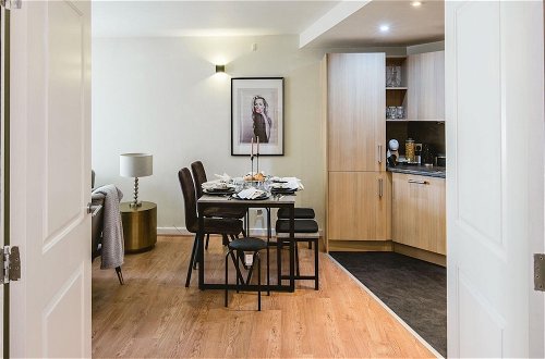 Photo 24 - Luxe Living in a 2-bedroom Canary Wharf Haven