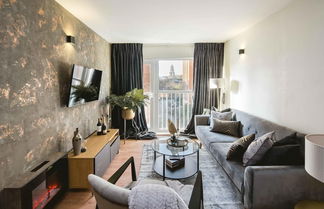 Photo 1 - Luxe Living in a 2-bedroom Canary Wharf Haven