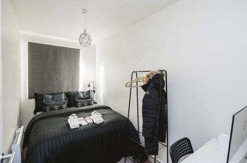 Photo 9 - Luxe Living in a 2-bedroom Canary Wharf Haven