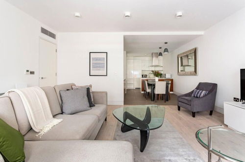 Photo 15 - Beautiful 2-bed Apartment in Central London