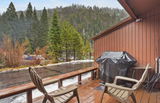 North Lake Tahoe Alpine Retreat 5 Min to Skiing! - Photo 27