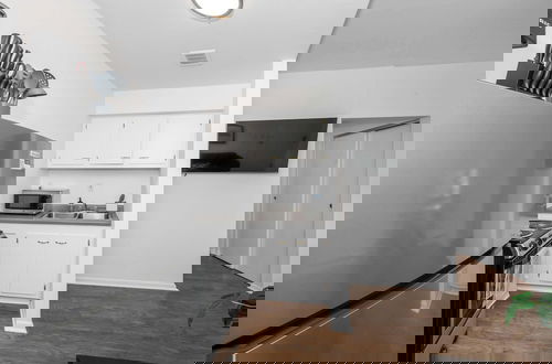 Photo 6 - Northside Suite 1