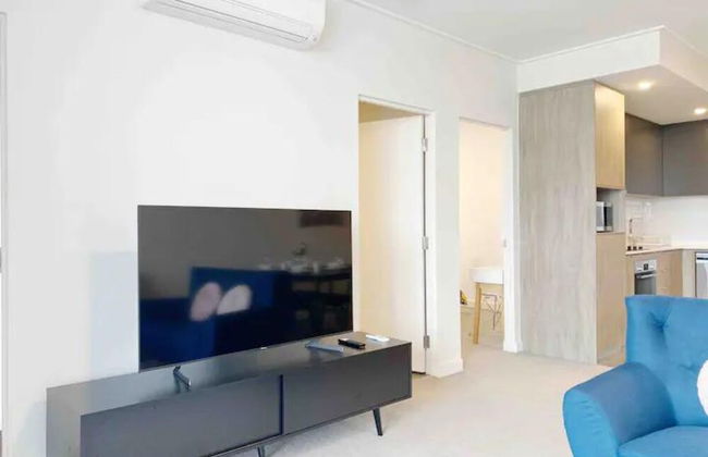Modern apartment in Cannington - Photo 8
