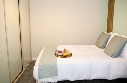 Photo 3 - Stunning 1-bed Apartment in Sheffield City Centre