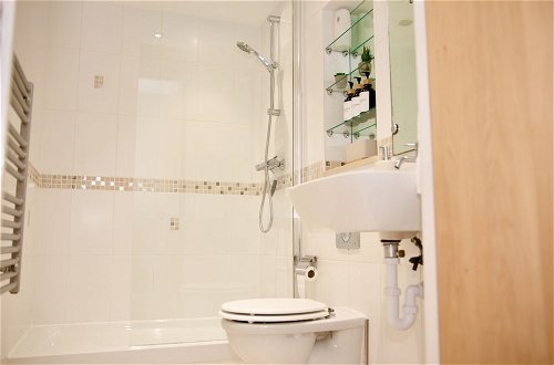Photo 16 - Stunning 1-bed Apartment in Sheffield City Centre