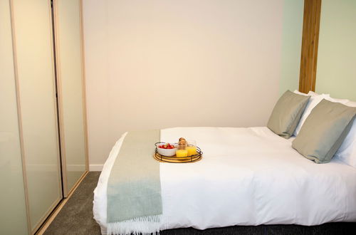 Photo 5 - Stunning 1-bed Apartment in Sheffield City Centre