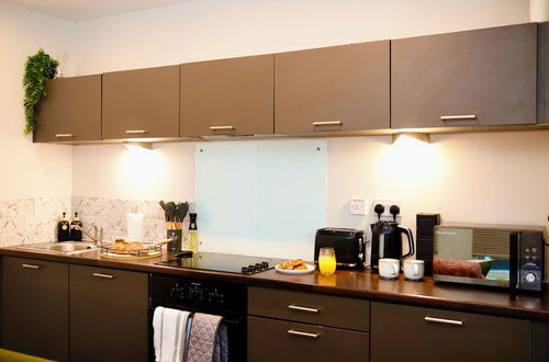 Photo 12 - Stunning 1-bed Apartment in Sheffield City Centre