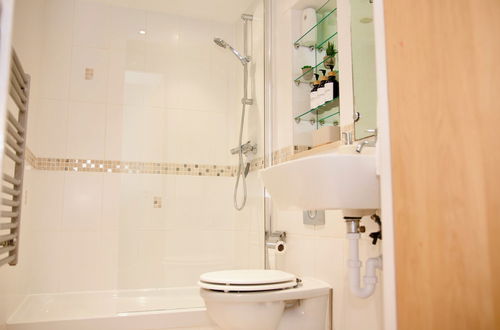 Photo 14 - Stunning 1-bed Apartment in Sheffield City Centre