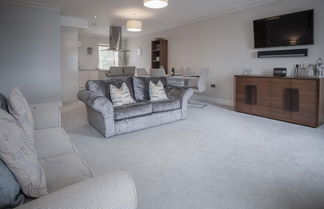 Photo 1 - Upper Deck - 2 Bedroom Apartment - Saundersfoot