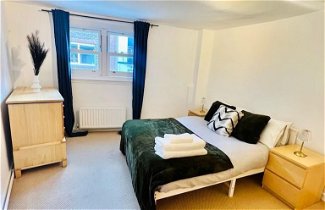 Photo 2 - Captivating 2-bed Apartment in Clapham