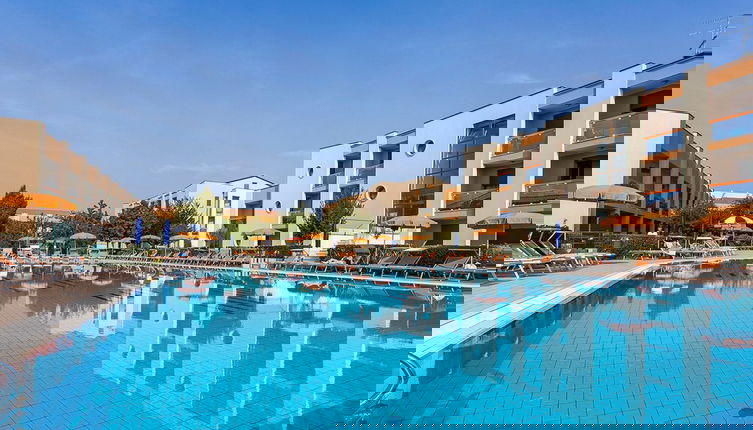 Foto 1 - Cozy Flat With Terrace and Shared Pool