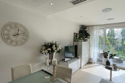 Photo 16 - Chic 1BD Flat by the River Thames - Fulham