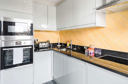 Photo 11 - Modern 3 Bedroom Apartment in Holborn