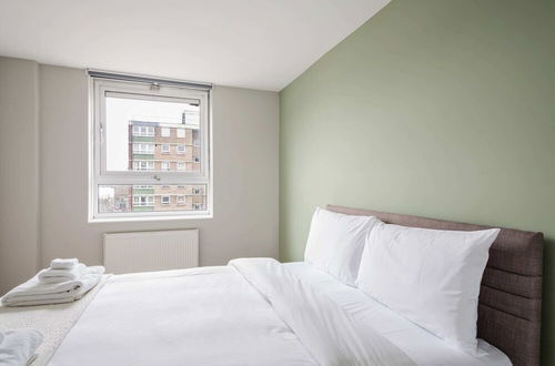 Photo 9 - Modern 3 Bedroom Apartment in Holborn