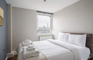 Photo 3 - Modern 3 Bedroom Apartment in Holborn