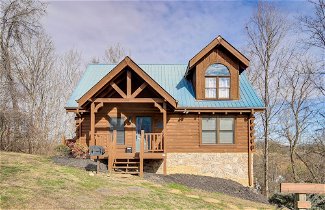 Photo 3 - Pigeon Forge Cabin: Premier Location & Hot Tub