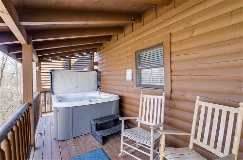 Photo 23 - Pigeon Forge Cabin: Premier Location & Hot Tub