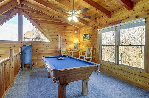 Photo 13 - Pigeon Forge Cabin: Premier Location & Hot Tub