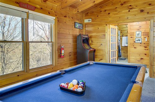Photo 8 - Pigeon Forge Cabin: Premier Location & Hot Tub