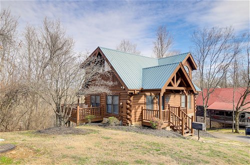 Photo 18 - Pigeon Forge Cabin: Premier Location & Hot Tub