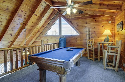 Photo 10 - Pigeon Forge Cabin: Premier Location & Hot Tub
