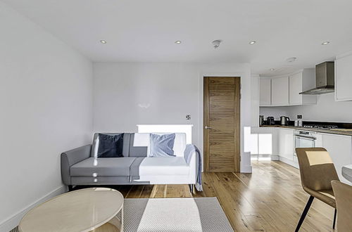 Photo 12 - Chic Chiswick Apartment