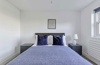 Photo 2 - Chic Chiswick Apartment