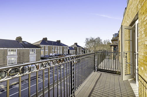 Photo 23 - Chic Chiswick Apartment