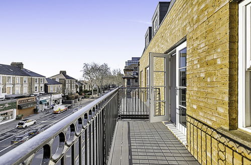 Photo 22 - Chic Chiswick Apartment