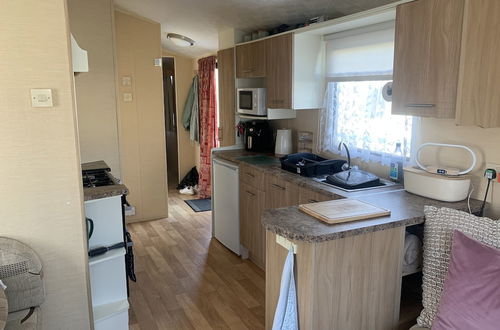 Photo 6 - Lovely 2 Bed Chalet in Clacton-on-sea