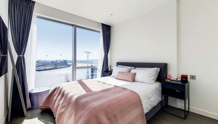 Photo 1 - Ravishing 1BD Flat - 2 Minute Walk From the O2