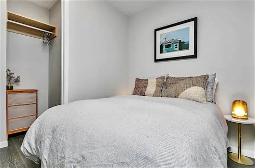 Foto 4 - Designer Luxury 2-Bed Apartment With Car Park