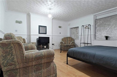 Photo 18 - Room in House - Downtown Delight - Triple Room With Garden View