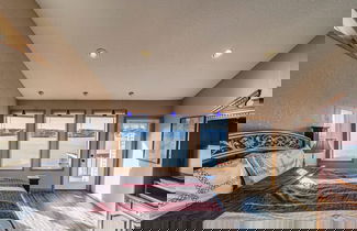 Foto 3 - Redbud Retreat Amenity-filled Waterfront Home!
