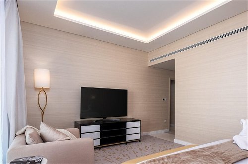 Photo 5 - Captivating 2-bed Apartment in Dubai