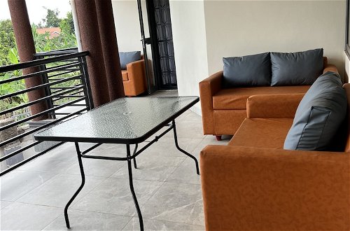 Photo 12 - Inviting 9-bed Villa in Kampala