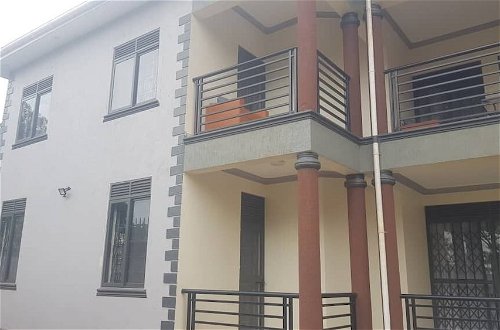 Photo 17 - Inviting 9-bed Villa in Kampala